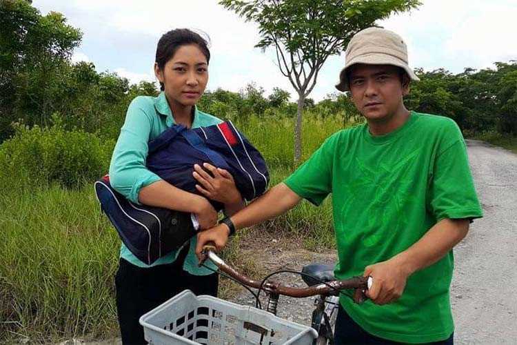 Sau khi đăng quang ngôi hoa hậu, Đặng Thu Thảo tham gia hoạt động showbiz trong vai trò người mẫu, diễn viên. Cô từng đóng một số phim như "Vệ sĩ tiểu thư và chàng khờ", "Người thương kẻ nhớ", "Hot girl làm vợ"...