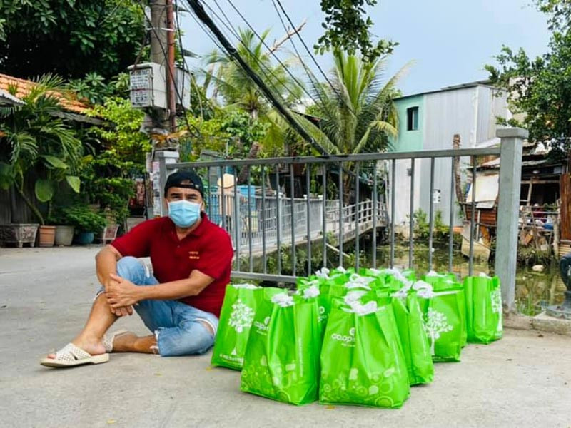 Hình ảnh giản dị, gần gũi và thân thương của Quyền Linh khiến nhiều người cay mắt.