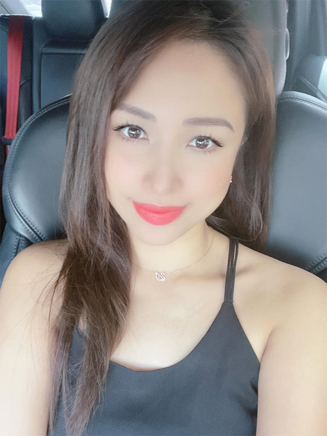 Cuộc sống hôn nhân viên mãn của Vân Hugo khiến nữ MC ngày càng trẻ đẹp hơn.