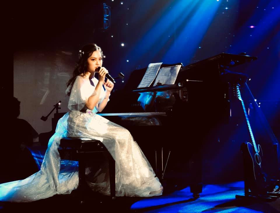 Bạn gái mới của Đoàn Minh Tài là nữ ca sĩ Sunny Đan Ngọc, kém anh 16 tuổi.