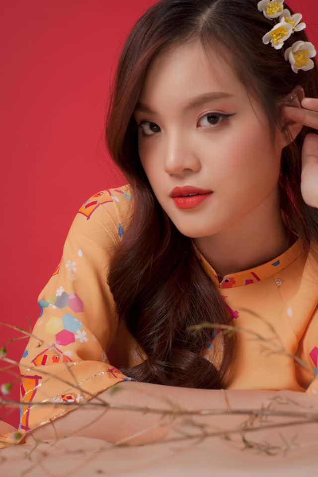 Ngoài nghệ thuật, trên trang cá nhân của mình, Đan Ngọc còn chia sẻ thông tin theo học Bác sĩ Răng Hàm mặt tại Đại học Quốc tế Hồng Bàng.