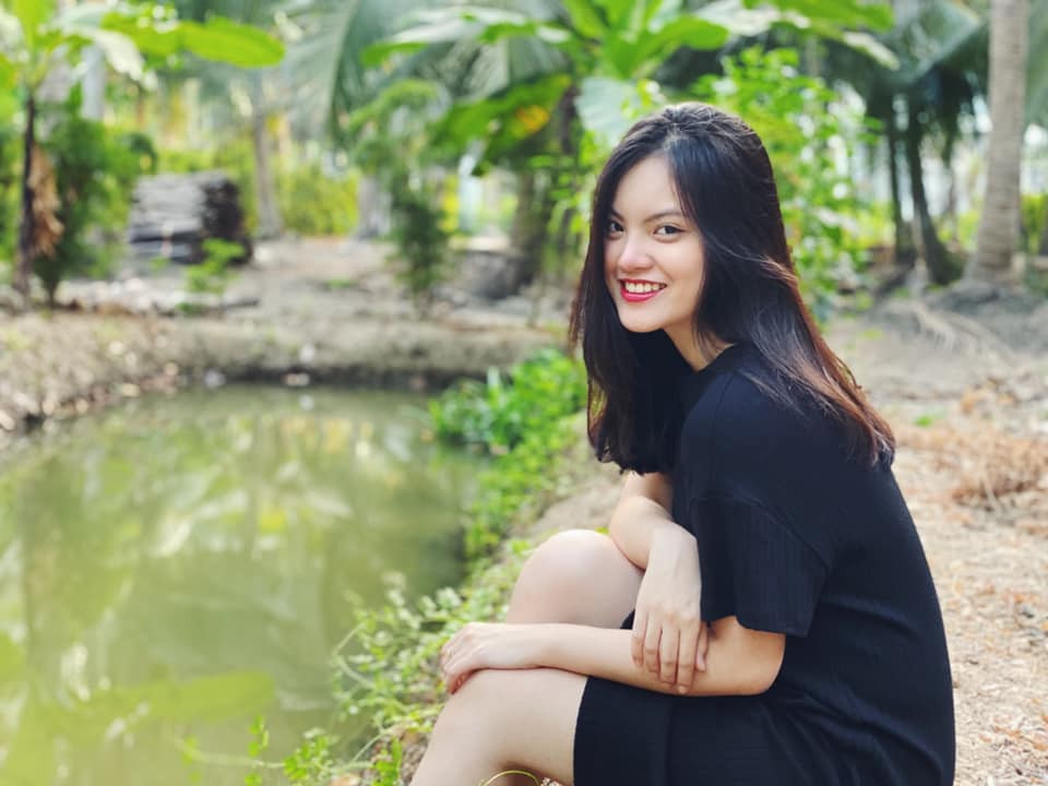 Sunny Đan Ngọc là sinh viên Nhạc viện TP HCM. Mỹ nhân tuổi 20 từng gây chú ý khi tham gia chương trình "Giọng ải giọng ai" với màn song ca cùng ca sĩ Ali Hoàng Dương.