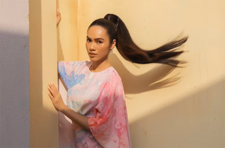 Năm 2015, Hoàng My trở về Việt Nam, đảm nhận vai trò giám đốc đối ngoại của Hoa hậu Hoàn vũ Việt Nam. Bên cạnh đó, cô còn giữ vai trò đồng sản xuất bộ phim "Tèo em 2", là một trong bảy thành viên ban giám khảo chính của cuộc thi Hoa hậu Hoàn vũ Việt Nam 2017. (Ảnh: FBNV)