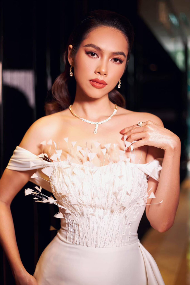 Sau đó, Hoàng My tiếp tục được lựa chọn làm đại diện cho Việt Nam tại cuộc thi Hoa hậu Thế giới và dừng chân ở top 15 chung cuộc Miss World 2012. (Ảnh: FBNV)