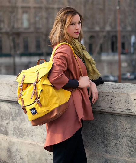 Trong thời gian ở Israel, Hoàng My dành nhiều thời gian đi thăm các địa điểm nổi tiếng ở Israel, tham gia các buổi phỏng vấn về dự án phim của mình do Đài truyền hình quốc gia Israel thực hiện. (Ảnh: baodautu.vn)