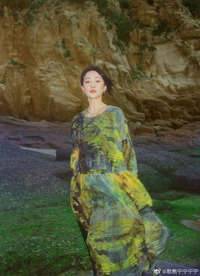 Theo nhà thiết kế lKarl Lagerfeld, Châu Tấn là sự hòa trộn của Coco Chanel thời trẻ và nghệ sĩ ba lê người Pháp - Zizi Jeanmaire. (Ảnh: weibo)