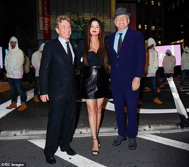 Mới đây khi tham gia một sự kiện, dù đã cố gắng mặc trang phục tối màu nhưng vòng 2 của Selena Gomez vẫn lùm lùm như đang mang bầu tháng thứ 5. (Ảnh: GC Images)