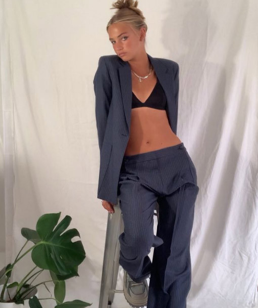 Với chiều cao lý tưởng 1m77 cùng khuôn mặt rất thần thái, Mia là người mẫu trẻ triển vọng ở xứ sở sương mù. (Ảnh: Instagram)