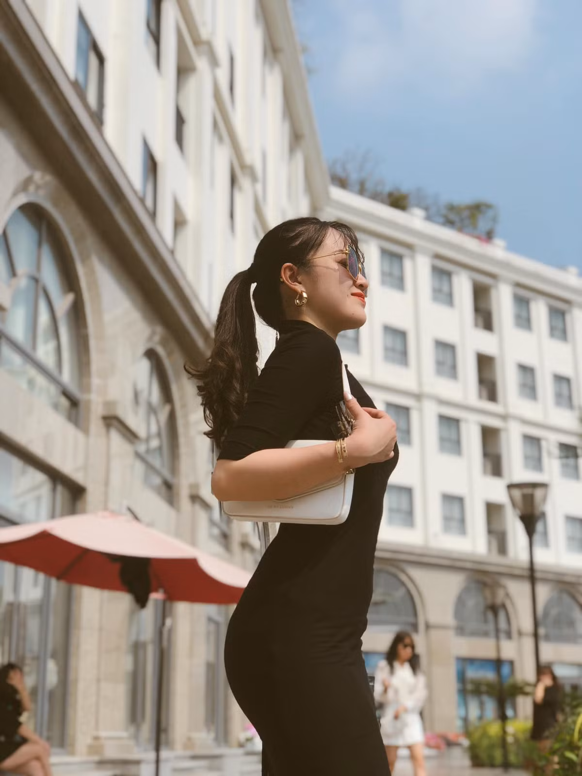 Mỹ nhân sinh năm 2002 sở hữu nhan sắc "kẹo ngọt" với nụ cười duyên dáng.