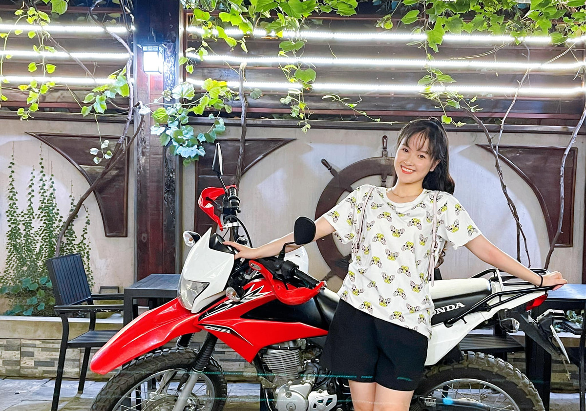 Trước khi tham gia đóng "Hương vị tình thân", Thục Anh từng góp mặt trong một số bộ phim như: "Biển trổ hoa vàng", "Cuộc đời của Yến", sitcom "Đen thôi đỏ quên đi"…