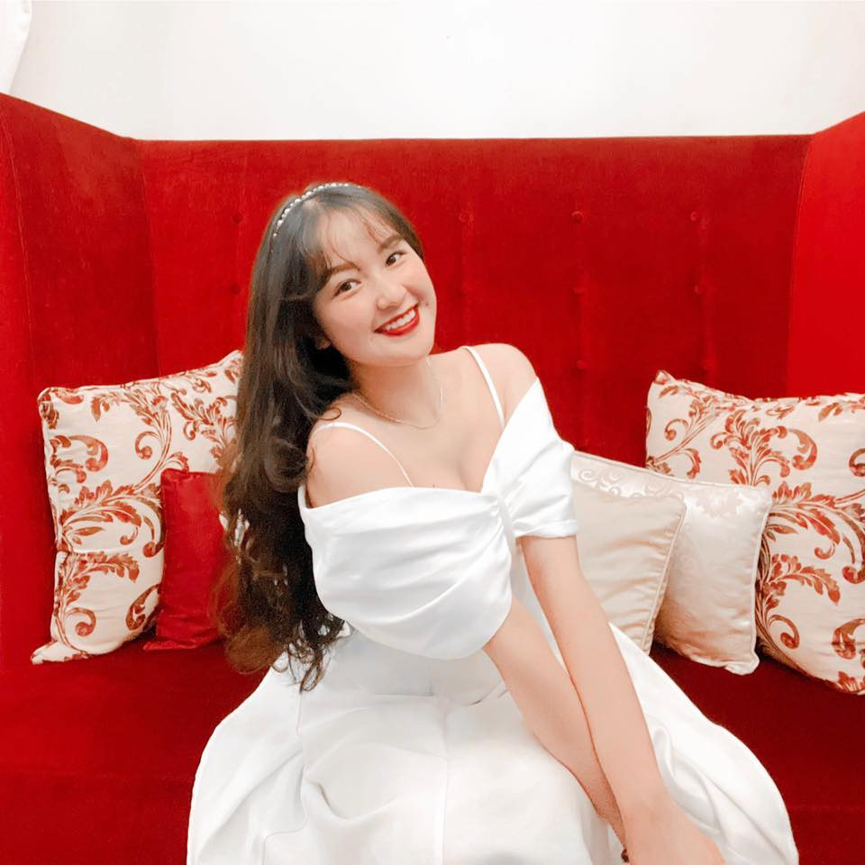 Mỹ nhân vào vai "trà xanh" chuộng phong cách dịu dàng, trong sáng, nhưng không kém phần gợi cảm.