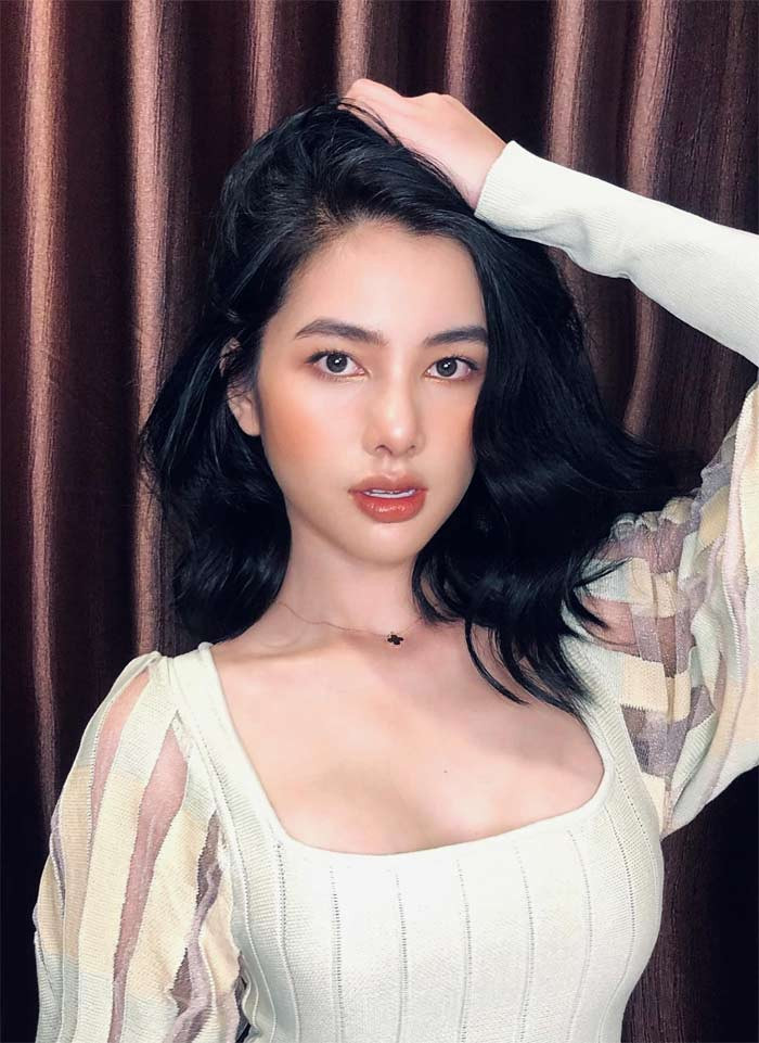 Nhìn những bức ảnh chụp gần đây của người đẹp An Giang, nhiều người còn ngạc nhiên khi vòng 1 của cô bỗng tăng size hơn so với trước.