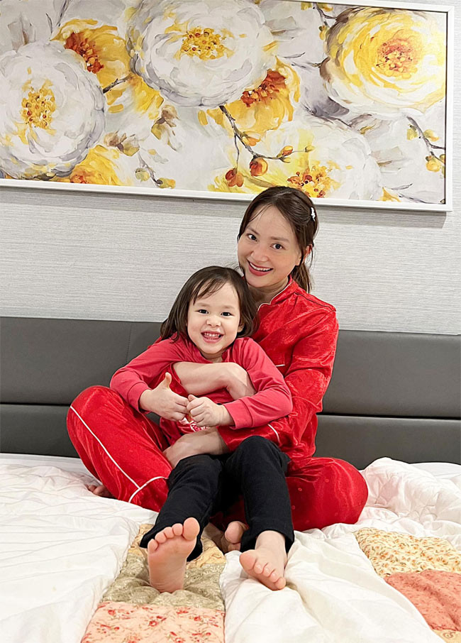 Con gái đầu lòng của nữ diễn viên Lan Phương và ông xã người Australia cũng nhận được nhiều sự quan tâm. Nhóc tì chào đời vào tháng 5/2018.