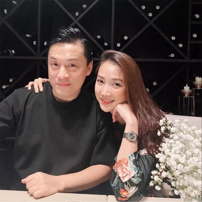 Vợ hai của Lam Trường là Yến Phương, kém anh 17 tuổi.