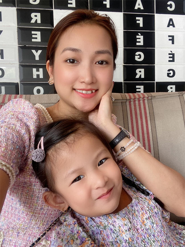 Năm 2017, Yến Phương hạ sinh con gái Phoebe.