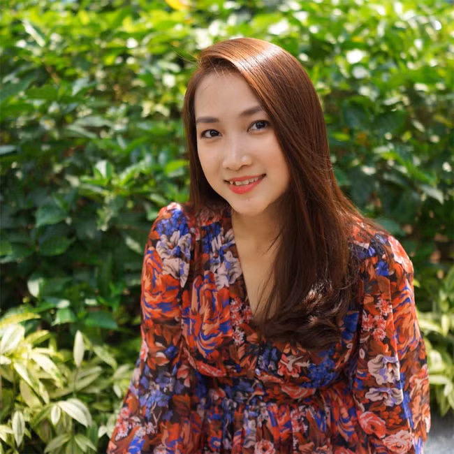 Dù chỉ trang điểm nhẹ nhàng, ăn vận giản dị, nhưng vợ Lam Trường luôn toát lên vẻ đẹp trang nhã, thu hút.