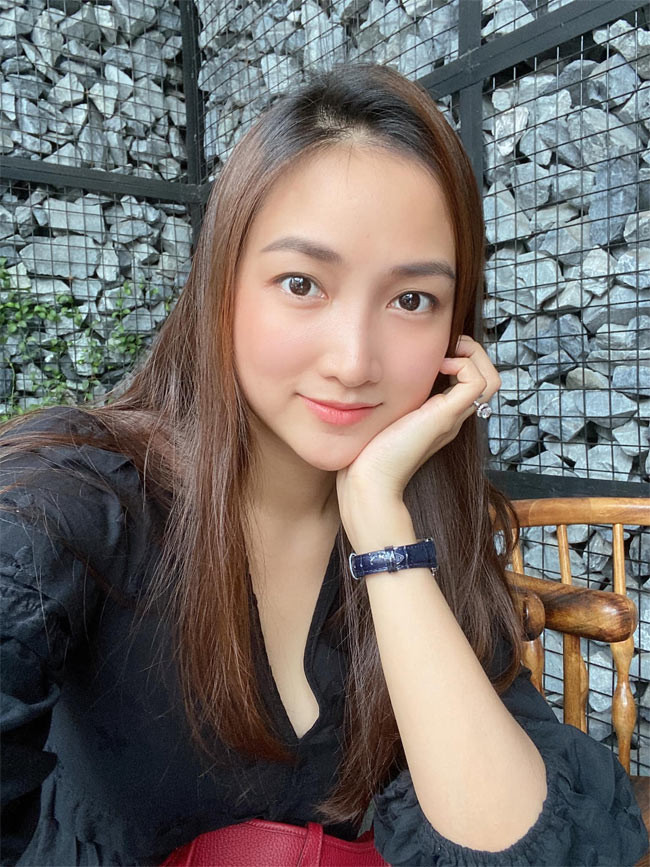 Yến Phương đẹp ở mọi góc chụp và khuôn mặt của bà mẹ 1 con không hề có góc chết.