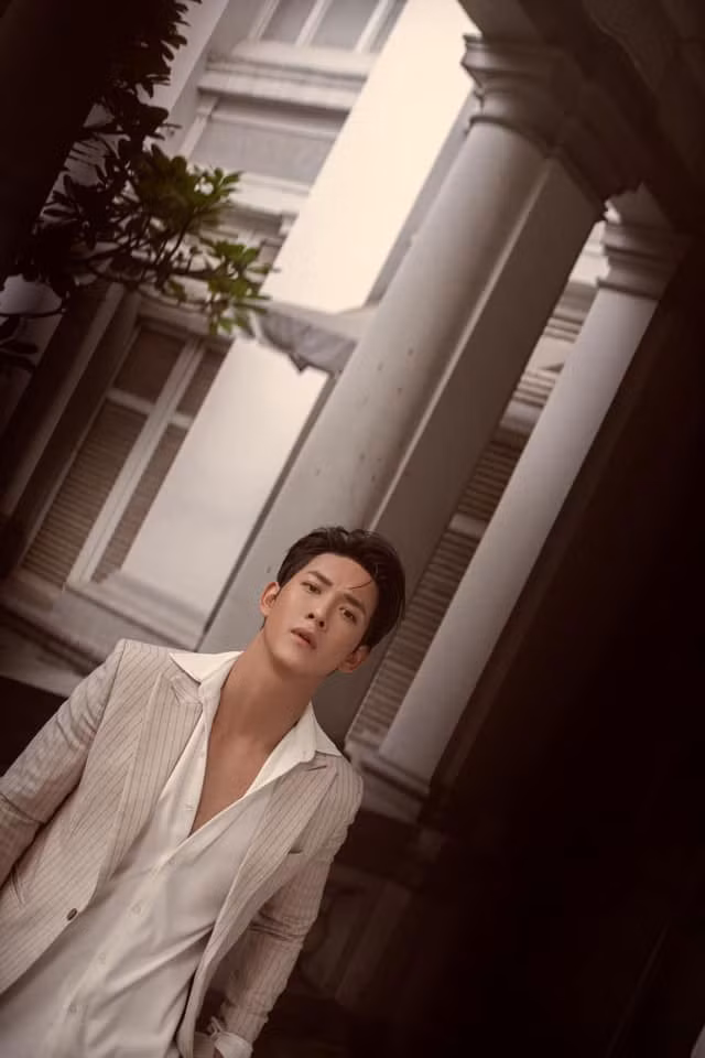 Nam ca sĩ sinh năm 1991 được nhiều người biết tới khi tham gia cuộc thi Giọng hát Việt năm 2015 nhờ vẻ điển trai, nam tính.