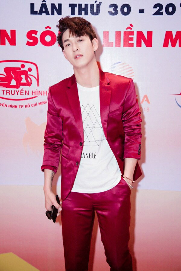 Năm 2016, Song Luân dính tin đồn hẹn hò với siêu mẫu Thu Hằng tuy nhiên cả hai đều từ chối nói về chuyện tình cảm.