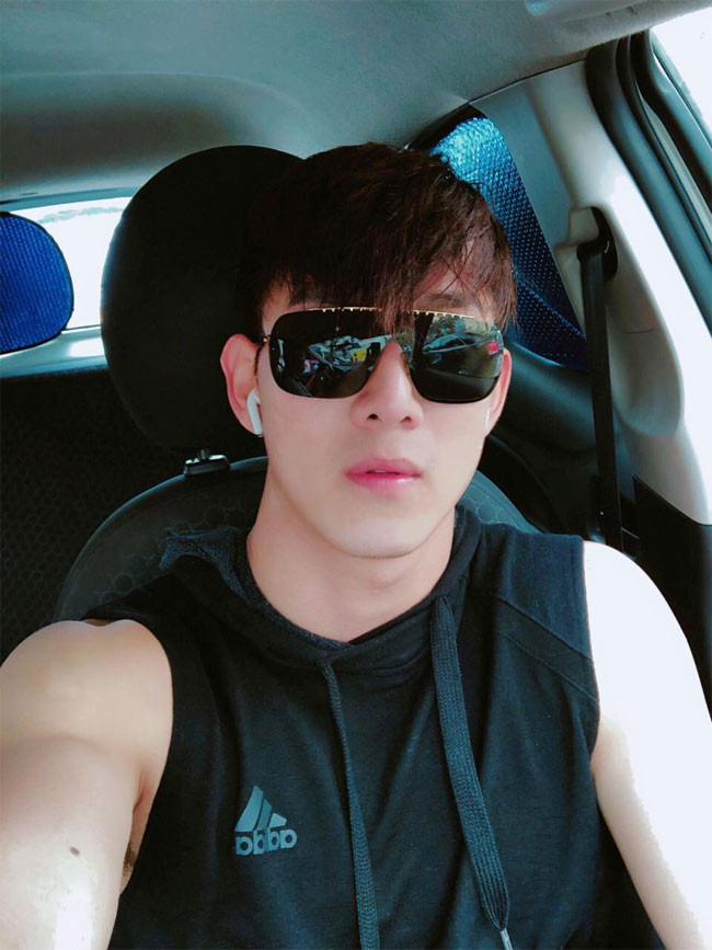 Từ năm 2017, ngoài ca hát, Song Luân còn thử sức mình với phim ảnh. Anh tham gia khá nhiều phim như “Mẹ chồng”, “Hoán đổi”, “Lật mặt 3”, “Hậu duệ mặt trời” (phiên bản Việt), “Cây táo nở hoa”…