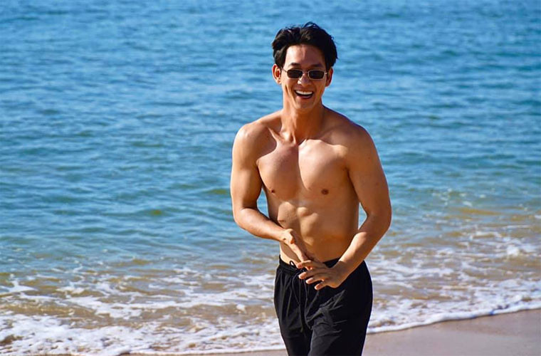 Sau đó, Song Luân tham gia công ty giải trí của Đông Nhi và Ông Cao Thắng. Anh đi học thanh nhạc, vũ đạo và tập gym để thân hình hấp dẫn hơn.