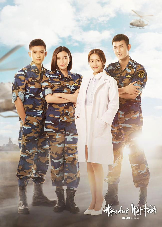 Trong Hậu duệ mặt trời” (phiên bản Việt), Song Luân còn được phân vai nam chính, đại úy Duy Kiên, ứng với vai của tài tử Song Joong Ki trong phiên bản Hàn Quốc.