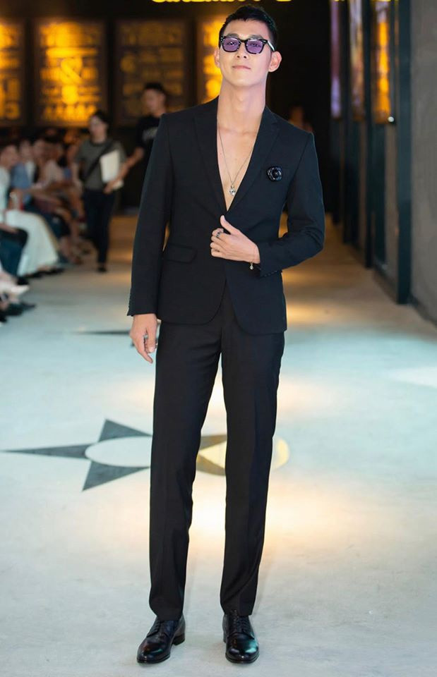 Nhờ chăm tập gym cùng chiều cao 1m80, diễn viên Song Luân còn thử sức mình trong lĩnh vực người mẫu.