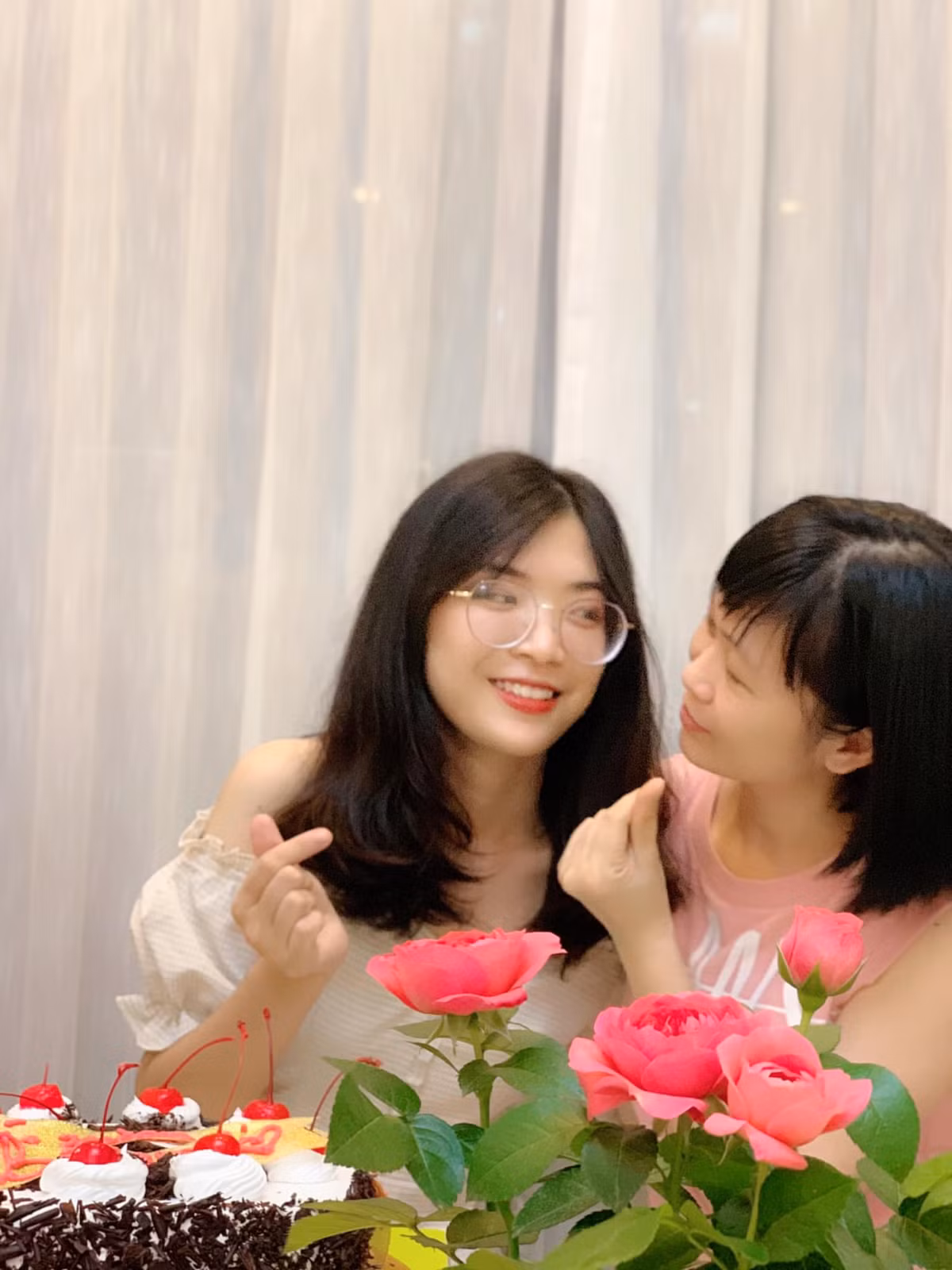 Ái nữ của Thiên Lôi trong Táo quân 2021 sở hữu vẻ ngoài xinh đẹp, nữ tính và có nhiều nét giống mẹ.