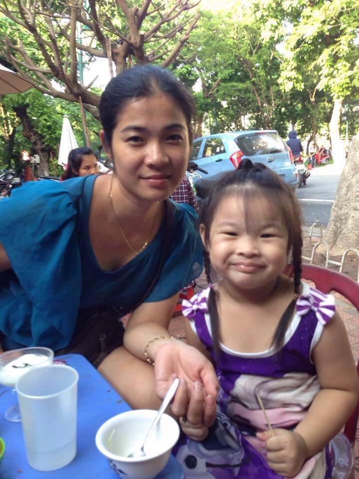 Trong thời gian yêu nhau, cả hai bị gia đình hai bên phản đối nhưng họ vẫn quyết định sống chung với nhau.