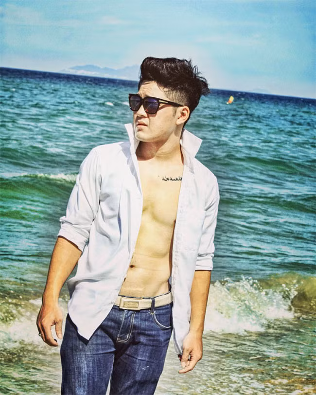 Mặc dù sở hữu ngoại hình nhiều người mơ ước nhưng thời điểm đó, Đức Anh chỉ nhận được toàn vai quần chúng. (Ảnh: FBNV)