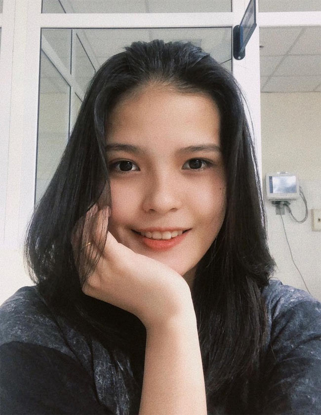 Ngọc Ánh được mọi người khen có vẻ ngoài xinh xắn, đáng yêu và rất đảm đang việc nhà.