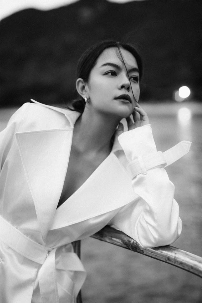 Cuối năm 2018, ca sĩ Phạm Quỳnh Anh tuyên bố ly hôn ông bầu Quang Huy trong sự ngỡ ngàng của người hâm mộ.