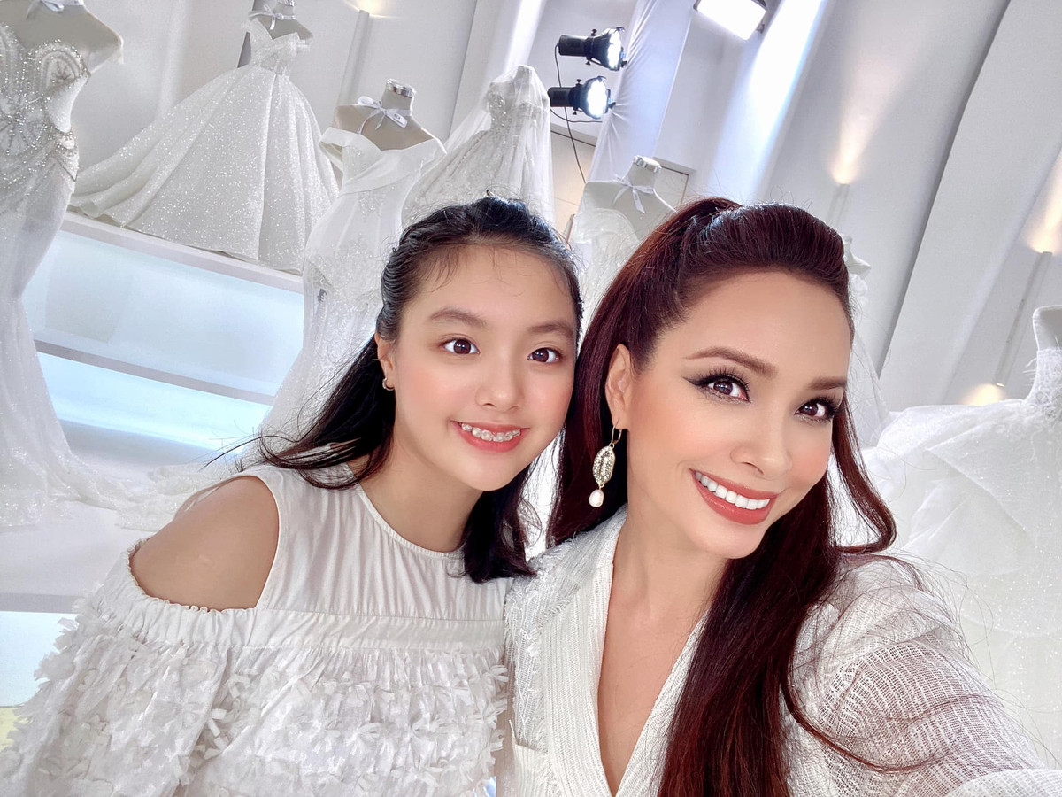 Siêu mẫu Thuý Hạnh từng chia sẻ, Suti sống hướng ngoại, năng nổ, lí lắc, hồn nhiên.