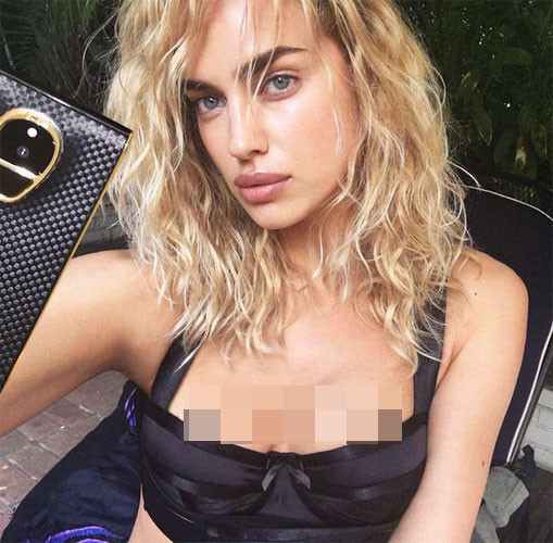 Mối tình này kéo dài được 6 năm, tới đầu năm 2015 Irina và CR7 chia tay.