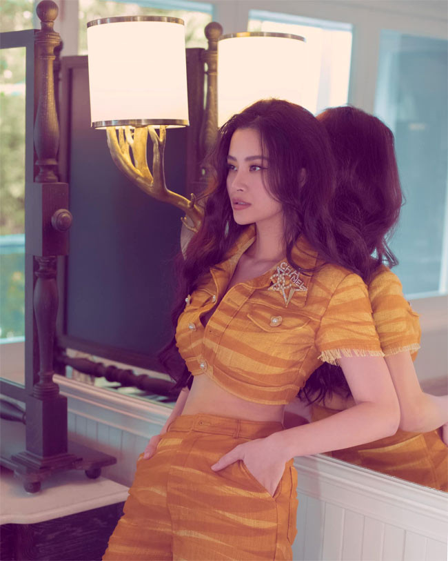 Giọng ca "Ta là của nhau" khoe vòng eo thon gọn sau 6 tháng hạ sinh con gái đầu lòng.