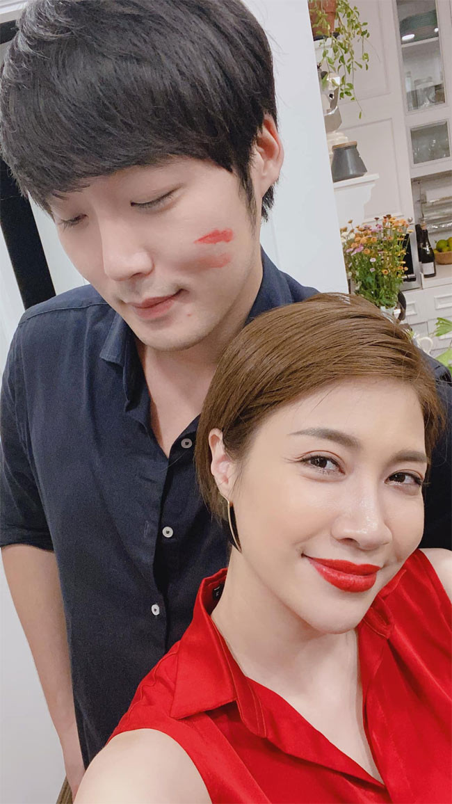 Có thể nói Emmanuel Shin chính là bạn trai đầu tiên mà Pha Lê công khai và mang lại cho cô rất nhiều niềm vui nhờ tính cách vui vẻ của anh.