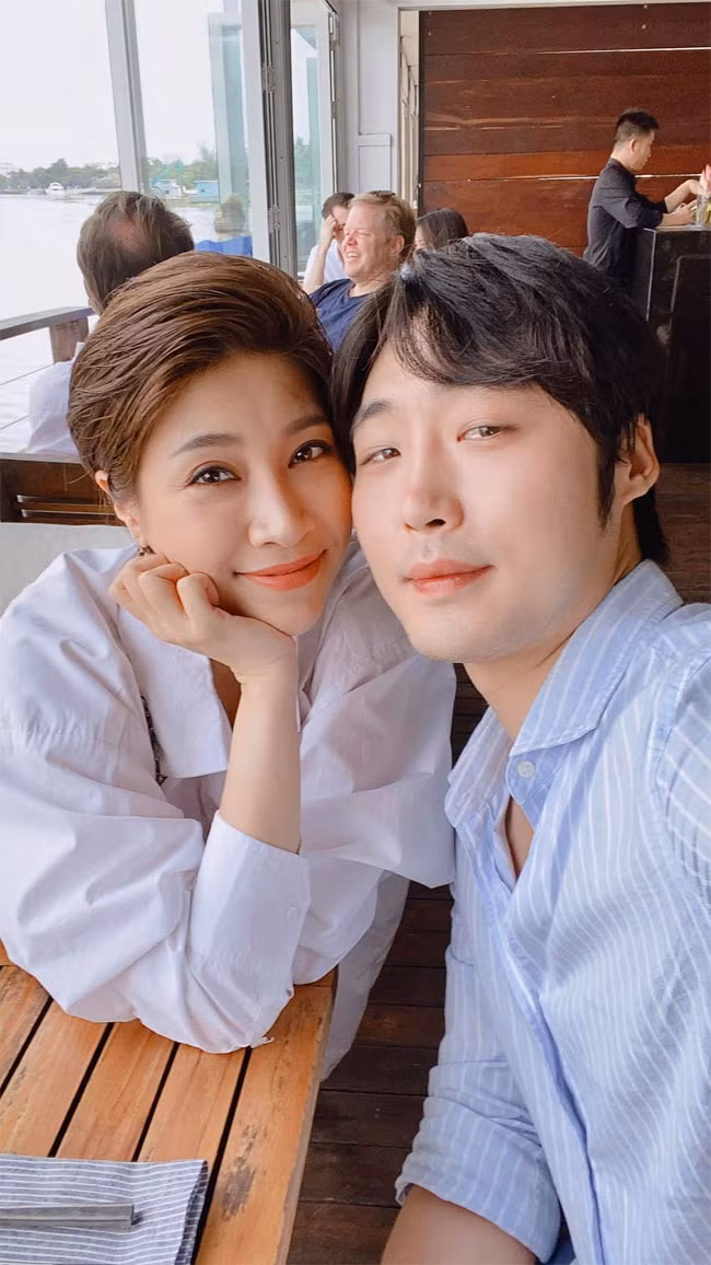 Pha Lê và chồng đã đăng ký kết hôn nhưng do dịch COVID-19 nên cả hai chưa tính đến chuyện tổ chức đám cưới.