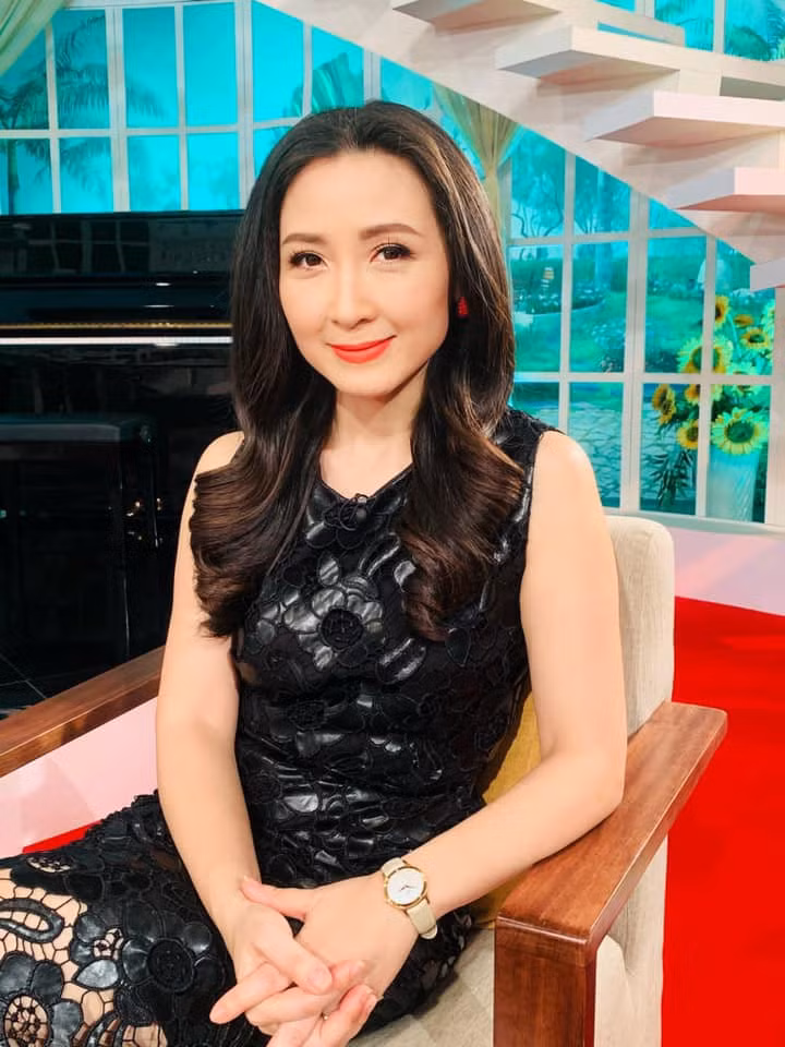 Khi còn trẻ, Khánh Huyền từng là gương mặt nữ diễn viên triển vọng của làng kịch và phim truyền hình phía Bắc.