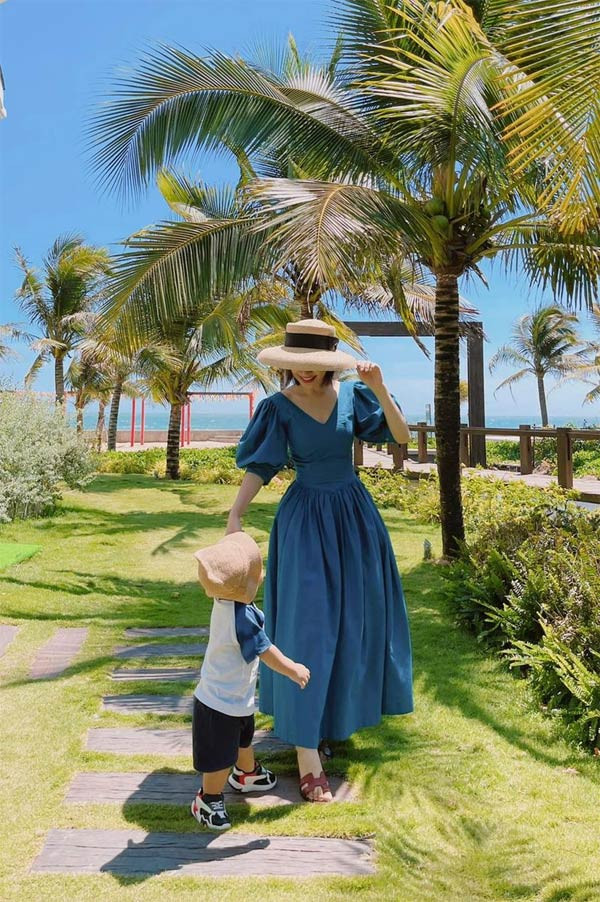 Sau một thời gian dài giấu kín, ngày 7/3/2021 Hòa Minzy chính thức khoe con trai hơn 1 tuổi trên trang cá nhân. (Ảnh: FBNV)