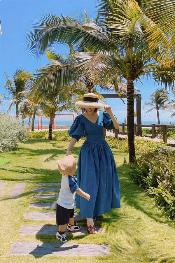 Sau một thời gian dài giấu kín, ngày 7/3/2021 Hòa Minzy chính thức khoe con trai hơn 1 tuổi trên trang cá nhân. (Ảnh: FBNV)