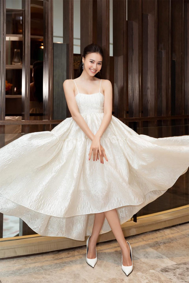 Style công chúa cũng là một trong những phong cách yêu thích mà diễn viên Lan Ngọc hay diện khi đi dự sự kiện.
