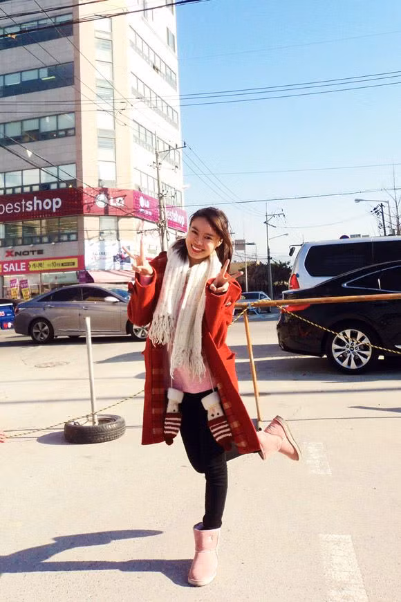 Không chỉ trên thảm đỏ, style ngày thường của nữ diễn viên sinh năm 1990 cũng không gây ấn tượng trong những năm đầu cô bước chân vào showbiz.