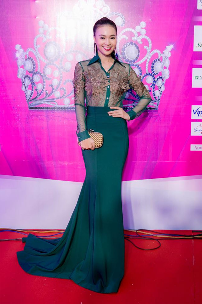 Cách đây 5-6 năm, khi đó Ninh Dương Lan Ngọc đã nổi tiếng với "Cánh đồng bất tận", "Tấm Cám: Chuyện chưa kể"... tuy nhiên phong cách thời trang của cô chưa được đánh giá cao.