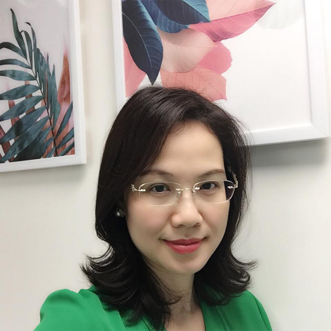 Không cần trang điểm nhiều, ăn mặc cầu kỳ nhưng cô vẫn toát lên vẻ đẹp của một á hậu năm xưa.