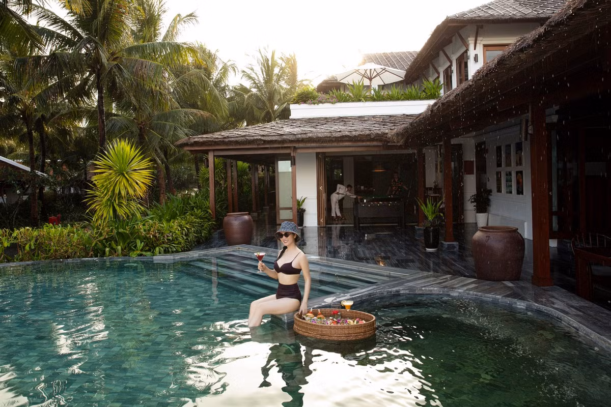 Mỹ nhân sinh năm 1971 tự tin diện bikini khoe body nuột nà.