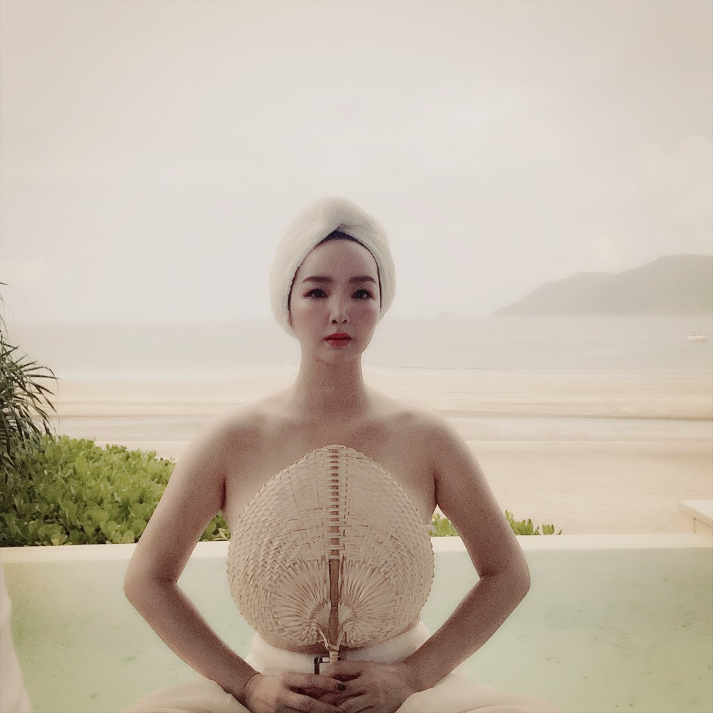 Mỹ nhân 7X tận hưởng những chuyến đi du lịch, nghỉ dưỡng sang chảnh.