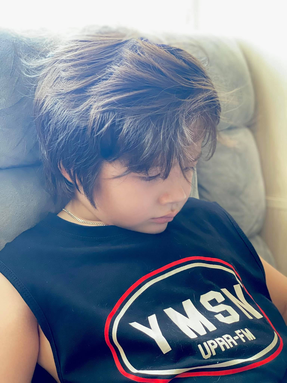 Con cưng của Elly Trần sở hữu góc nghiêng thần thánh đúng chuẩn "nam thần nhí".