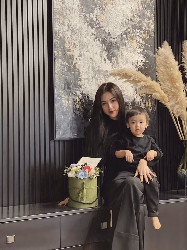 Bé Kem được xếp vào danh sách những quý tử sinh ra đã "ngậm thìa vàng" của showbiz Việt.