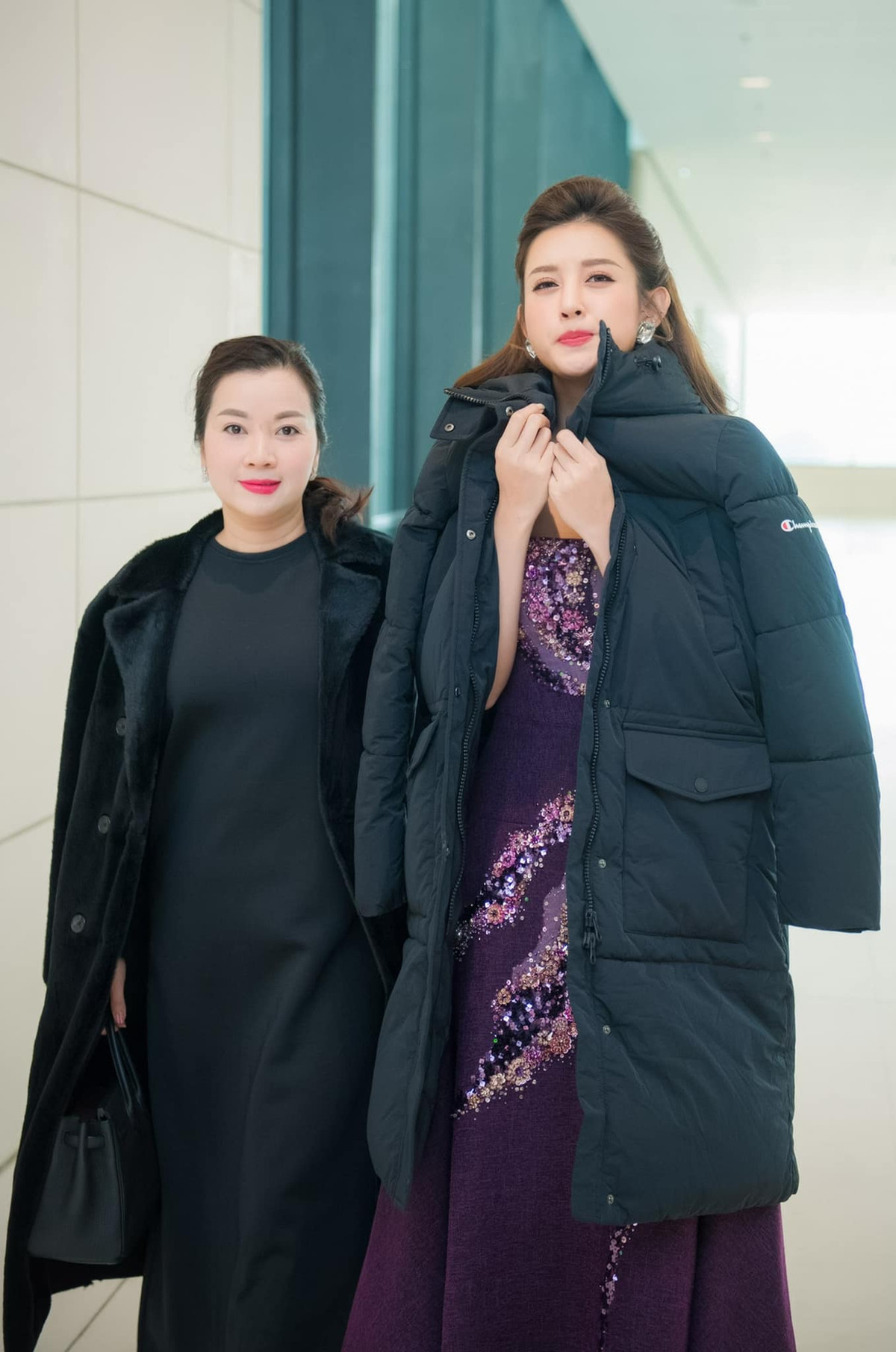  Mẹ con nhà mỹ nhân Việt đúng chuẩn "mẹ nào con nấy", đều sở hữu nhan sắc xinh đẹp và quyến rũ. Nhiều khoảnh khắc hai mẹ con Huyền My được ví von nhan sắc như hai chị em.