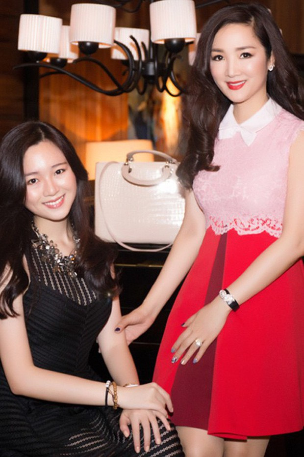 Anh Sa thừa hưởng nhiều nét đẹp của mẹ Hoa hậu từ nhan sắc đến vóc dáng.